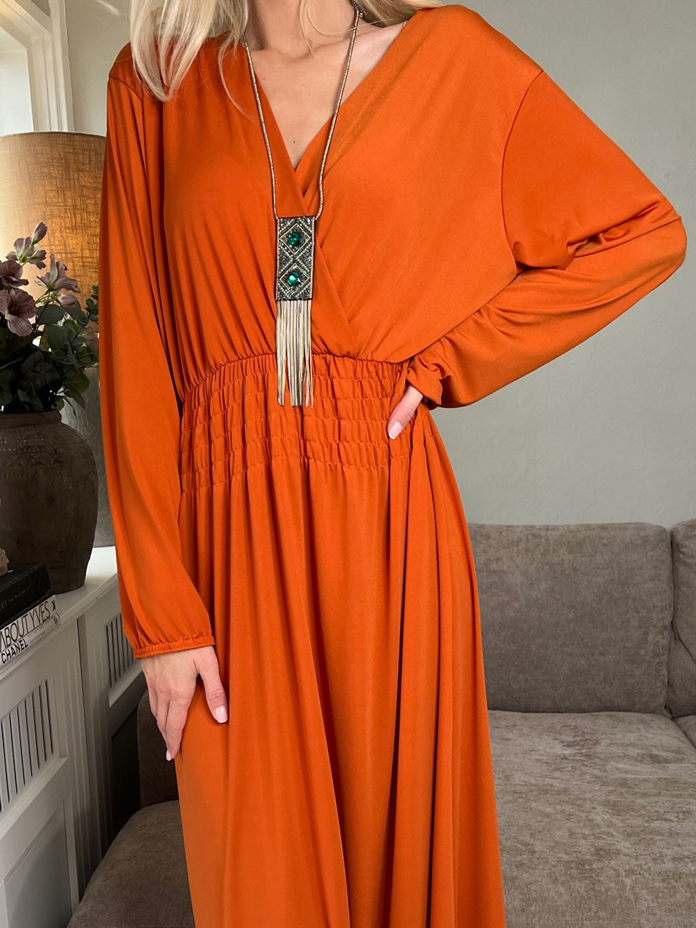 Pams Long Sleeve - Lång stretchig klänning i rynkfritt tyg i stora storlekar